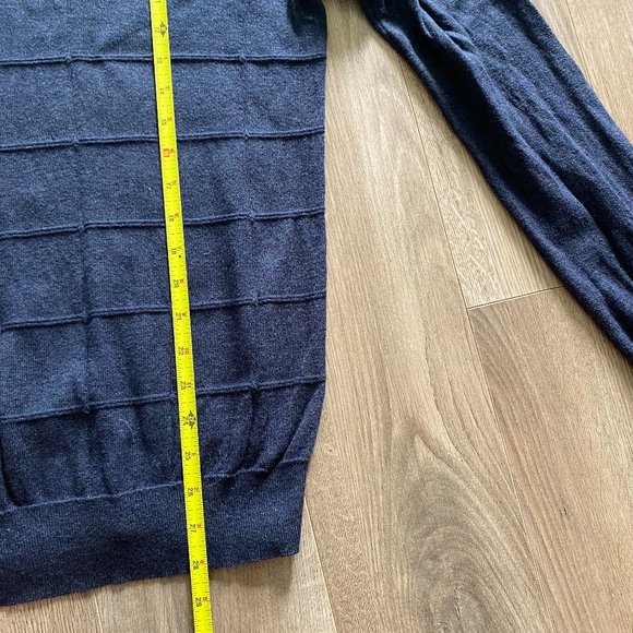 Banana Republic Navy Thin-Knit V-Neck Sweater - Picture 5 of 10